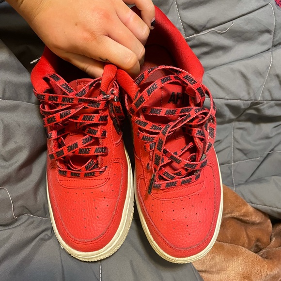 red nike air forces - Picture 3 of 3
